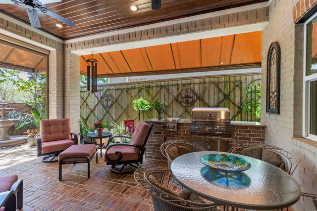 108 Mcgoey Circle, The Woodlands, TX 77384