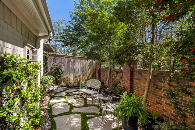 108 Mcgoey Circle, The Woodlands, TX 77384