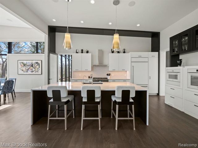 4890 Charing Cross Road, Bloomfield Hills, MI 48304