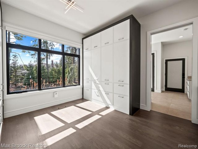 4890 Charing Cross Road, Bloomfield Hills, MI 48304