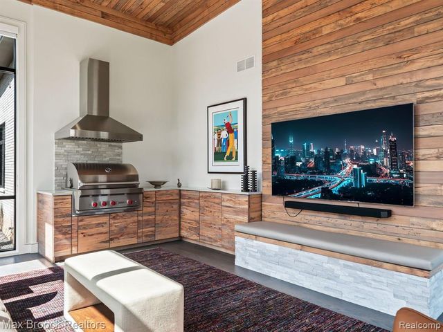 4890 Charing Cross Road, Bloomfield Hills, MI 48304