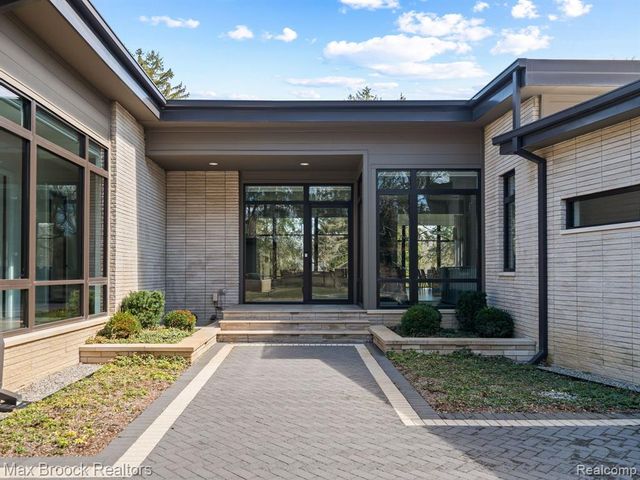 4890 Charing Cross Road, Bloomfield Hills, MI 48304