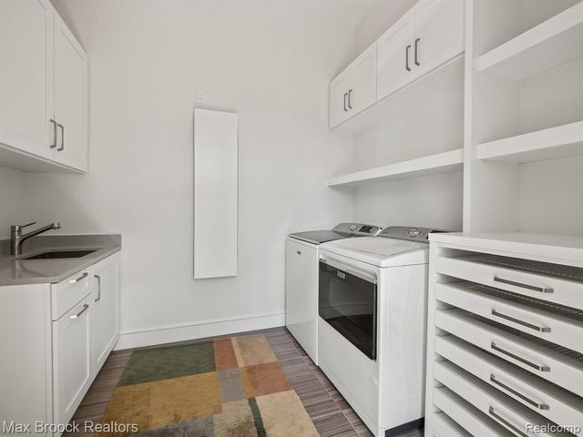 4890 Charing Cross Road, Bloomfield Hills, MI 48304