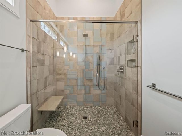 4890 Charing Cross Road, Bloomfield Hills, MI 48304