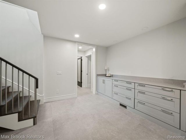 4890 Charing Cross Road, Bloomfield Hills, MI 48304