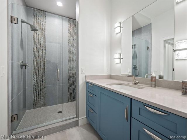 4890 Charing Cross Road, Bloomfield Hills, MI 48304