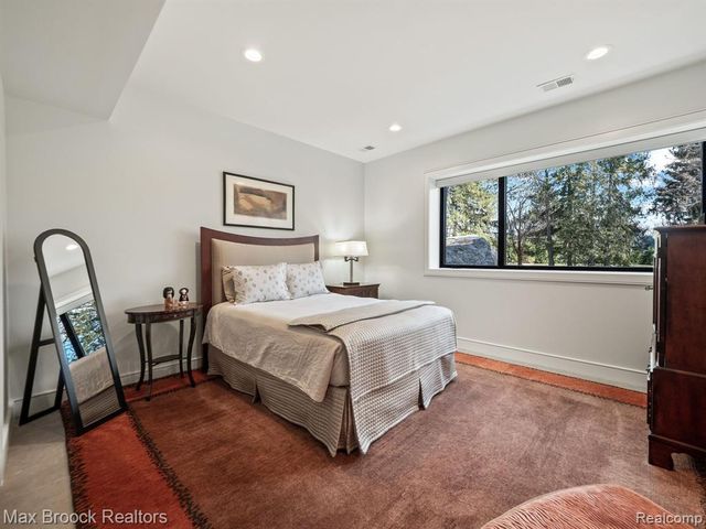 4890 Charing Cross Road, Bloomfield Hills, MI 48304