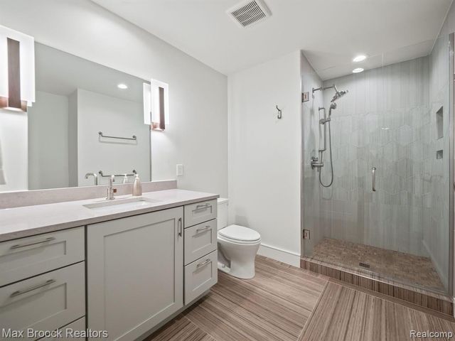 4890 Charing Cross Road, Bloomfield Hills, MI 48304