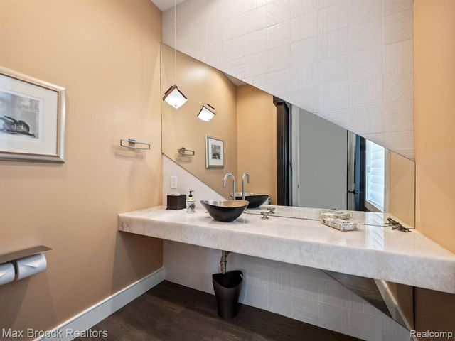 4890 Charing Cross Road, Bloomfield Hills, MI 48304