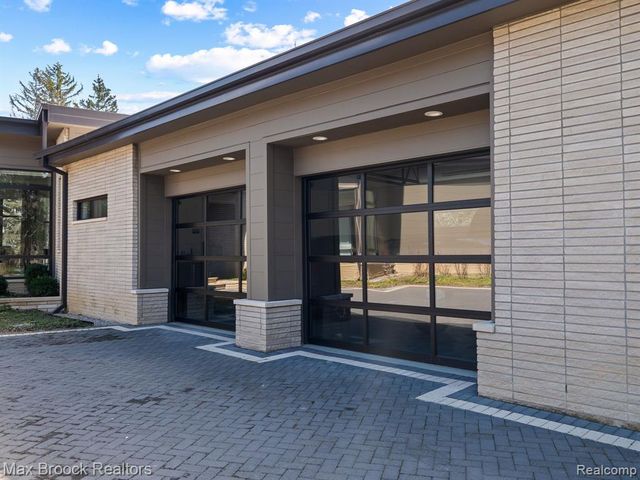 4890 Charing Cross Road, Bloomfield Hills, MI 48304