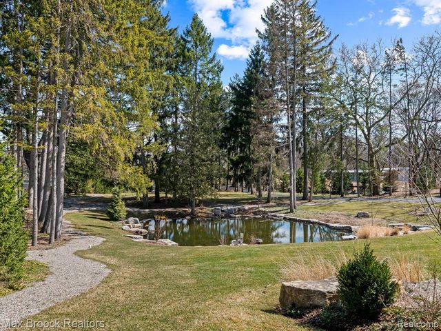 4890 Charing Cross Road, Bloomfield Hills, MI 48304