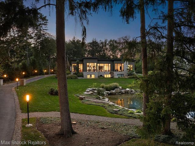 4890 Charing Cross Road, Bloomfield Hills, MI 48304