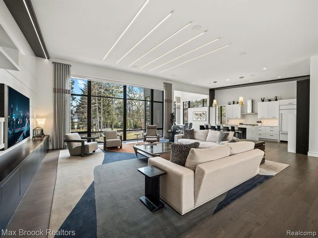 4890 Charing Cross Road, Bloomfield Hills, MI 48304