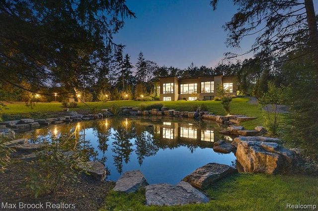 4890 Charing Cross Road, Bloomfield Hills, MI 48304