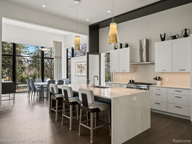 4890 Charing Cross Road, Bloomfield Hills, MI 48304