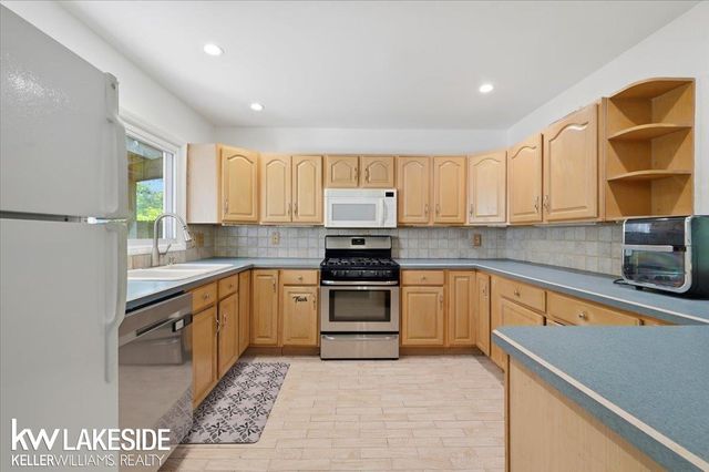 21325 Drexel Street, Clinton Township, MI 48036