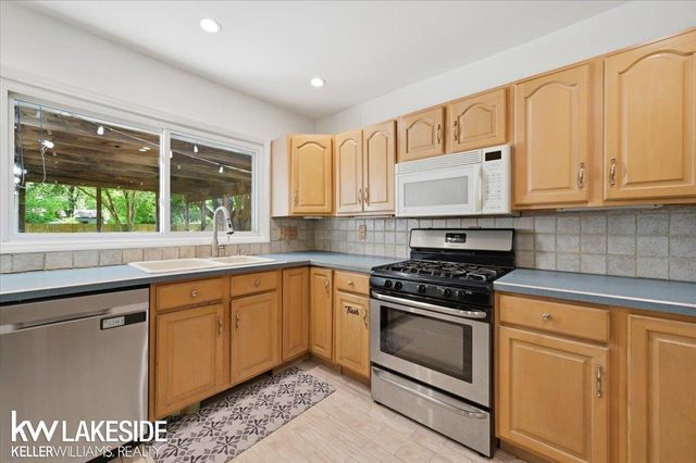 21325 Drexel Street, Clinton Township, MI 48036