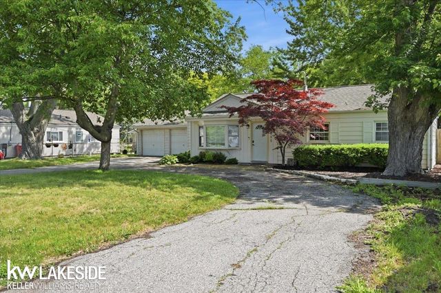 21325 Drexel Street, Clinton Township, MI 48036