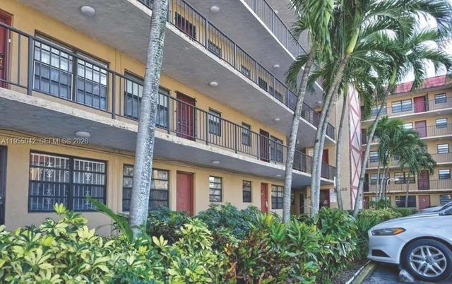 1325 W 68th St 113, Hialeah, FL 33014