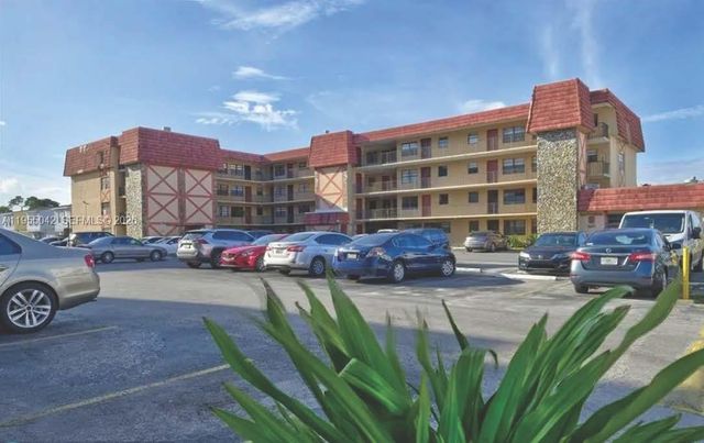 1325 W 68th St 113, Hialeah, FL 33014