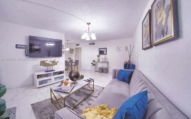 1325 W 68th St 113, Hialeah, FL 33014