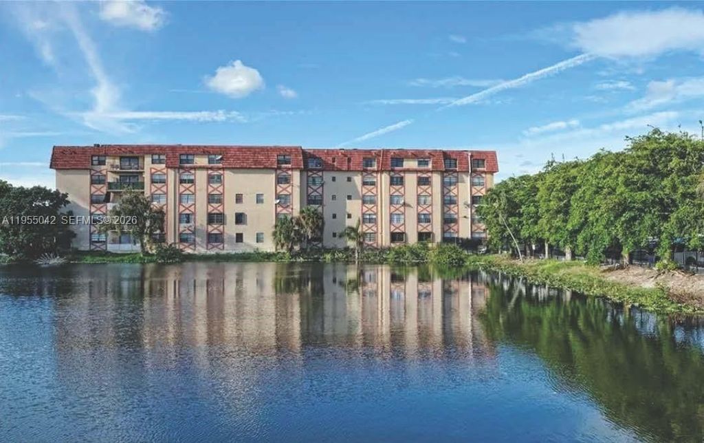 1325 W 68th St 113, Hialeah, FL 33014