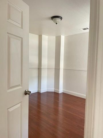 526 Eleni Ln, Manteca, CA 95336