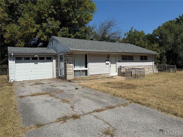 5501 Winchelsea Drive, St Louis, MO 63121