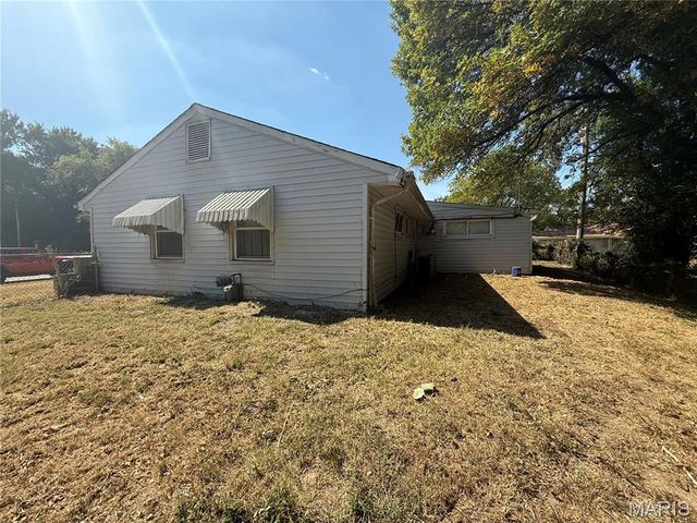 5501 Winchelsea Drive, St Louis, MO 63121