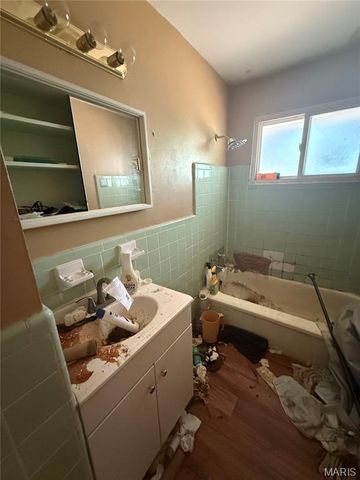 5501 Winchelsea Drive, St Louis, MO 63121