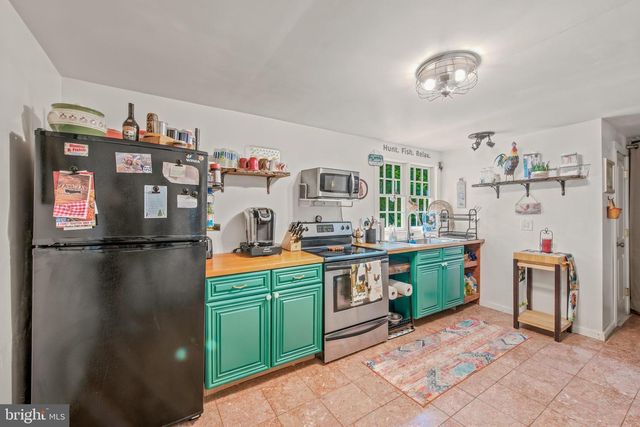 6485 CACAPON RD, Great Cacapon, WV 25422