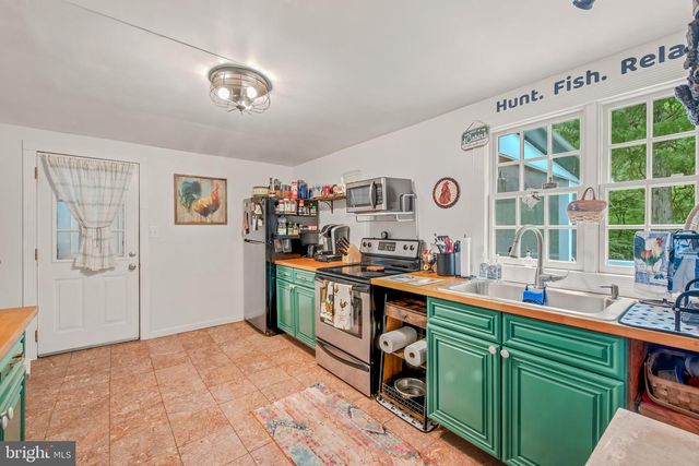 6485 CACAPON RD, Great Cacapon, WV 25422