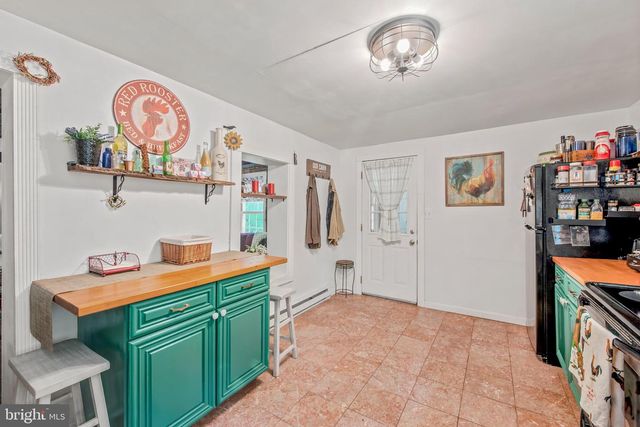 6485 CACAPON RD, Great Cacapon, WV 25422