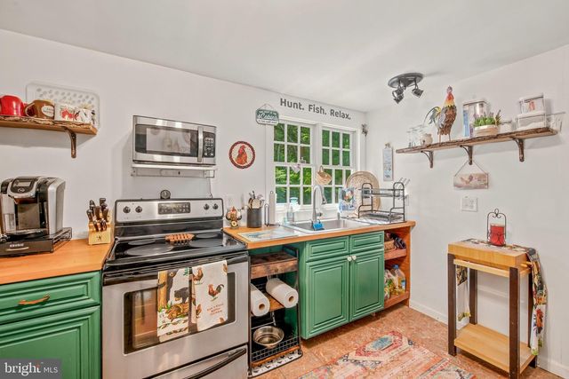 6485 CACAPON RD, Great Cacapon, WV 25422