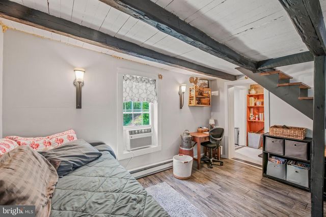 6485 CACAPON RD, Great Cacapon, WV 25422