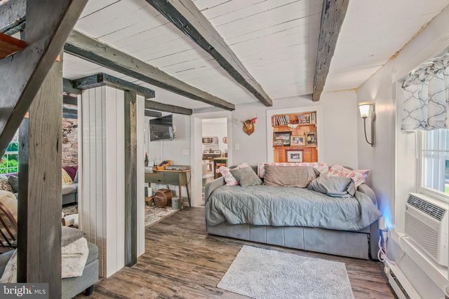 6485 CACAPON RD, Great Cacapon, WV 25422