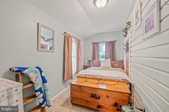 6485 CACAPON RD, Great Cacapon, WV 25422