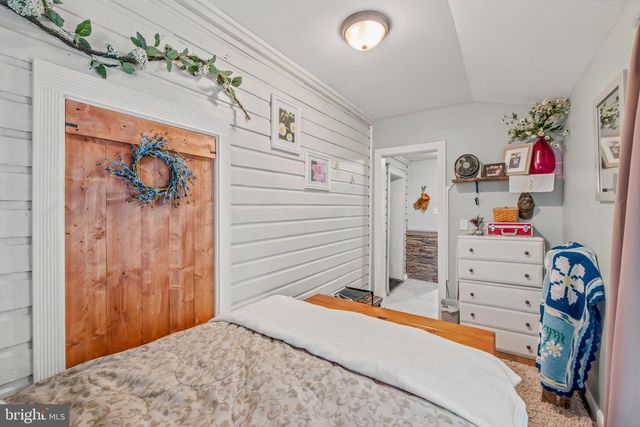 6485 CACAPON RD, Great Cacapon, WV 25422