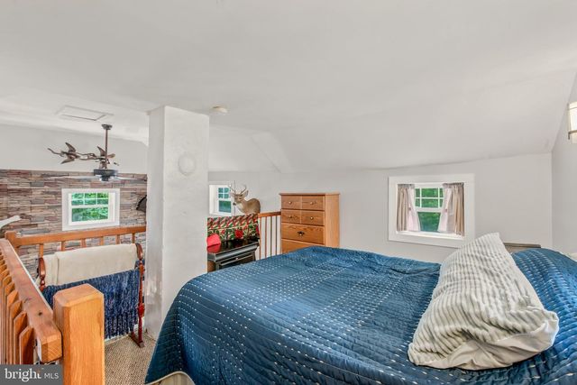 6485 CACAPON RD, Great Cacapon, WV 25422