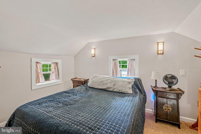6485 CACAPON RD, Great Cacapon, WV 25422
