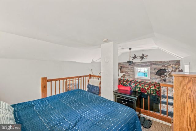 6485 CACAPON RD, Great Cacapon, WV 25422