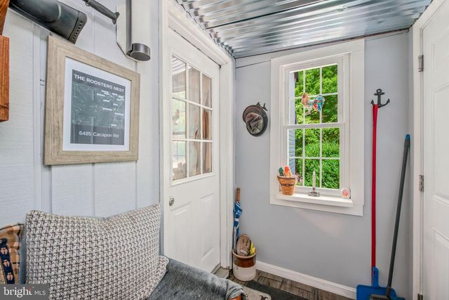 6485 CACAPON RD, Great Cacapon, WV 25422