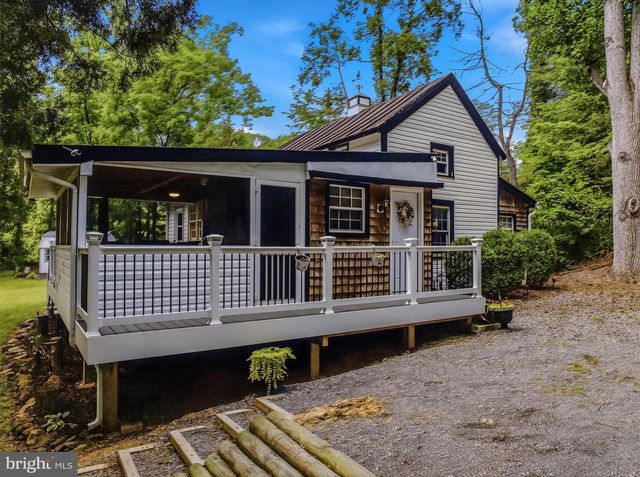 6485 CACAPON RD, Great Cacapon, WV 25422