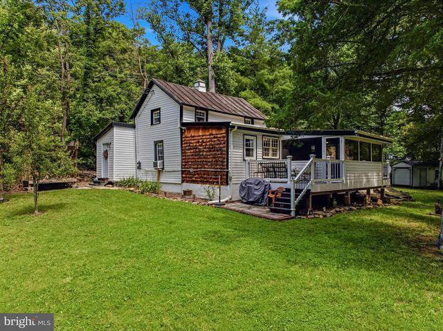 6485 CACAPON RD, Great Cacapon, WV 25422