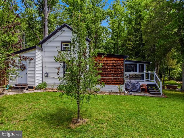 6485 CACAPON RD, Great Cacapon, WV 25422