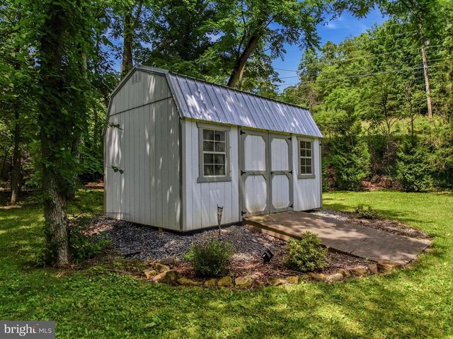 6485 CACAPON RD, Great Cacapon, WV 25422