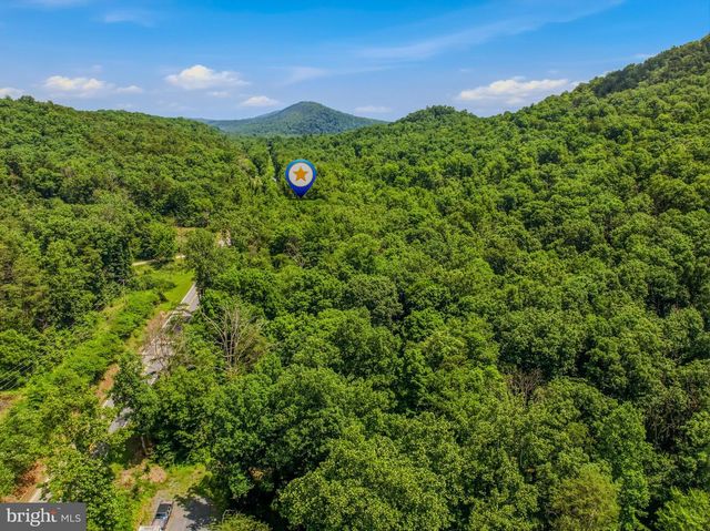 6485 CACAPON RD, Great Cacapon, WV 25422