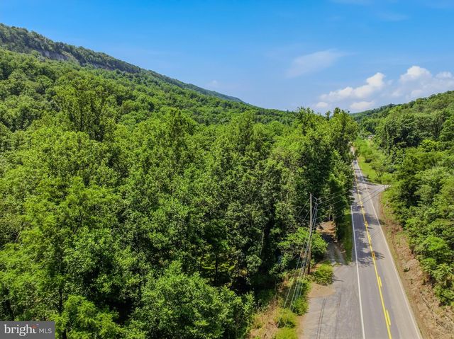 6485 CACAPON RD, Great Cacapon, WV 25422