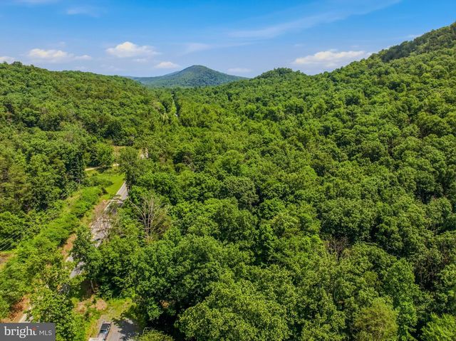 6485 CACAPON RD, Great Cacapon, WV 25422