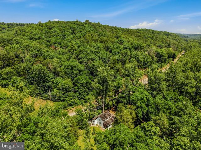 6485 CACAPON RD, Great Cacapon, WV 25422